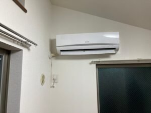 千葉の家庭用エアコンの取付け取り外しは弊社千葉・東京エアコン取付けセンターにお任せください。1月16日は移設の施工実績です。