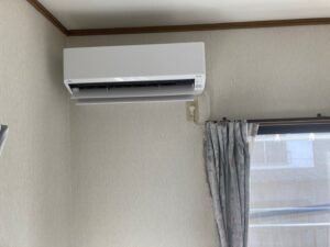 千葉の家庭用エアコンの取付け取り外しは弊社千葉・東京エアコン取付けセンターにお任せください。2月26日は移設の施工実績です。