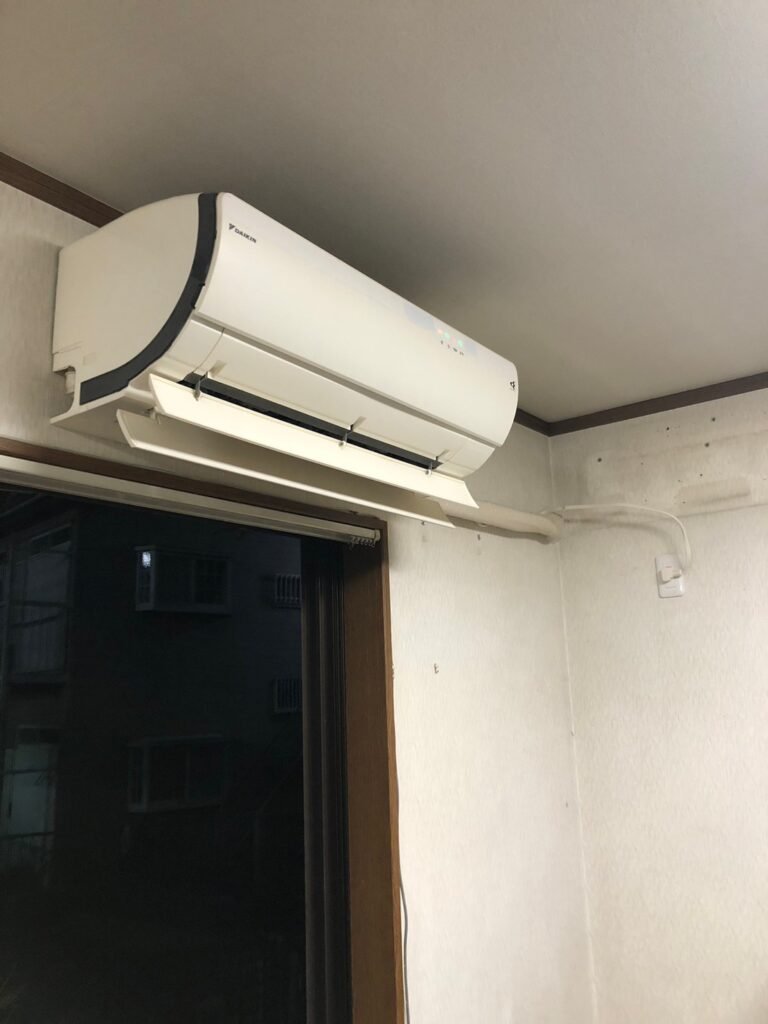 千葉の家庭用エアコンの取付け取り外しは弊社千葉・東京エアコン取付けセンターにお任せください。2月22日は室内機の移動の施工実績です。