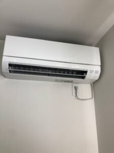 千葉の家庭用エアコンの取付け取り外しは弊社千葉・東京エアコン取付けセンターにお任せください。2月18日は入れ替えの施工実績です。