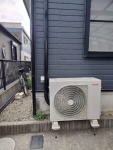 千葉/東京都の家庭用エアコンの取付け取り外しは弊社千葉・東京エアコン取付けセンターにお任せください。7月14日は室外機の施工実績です。