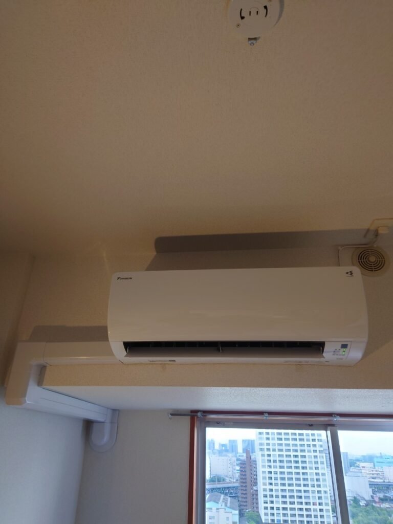 千葉/東京都の家庭用エアコンの取付け取り外しは弊社千葉・東京エアコン取付けセンターにお任せください。7月13日は取付けの施工実績です。