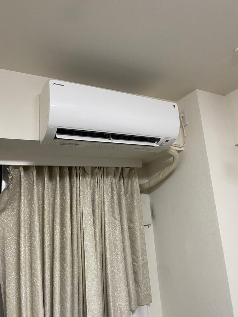 千葉の家庭用エアコンの取付け取り外しは弊社千葉・東京エアコン取付けセンターにお任せください。7月10日は取付けの施工実績です。
