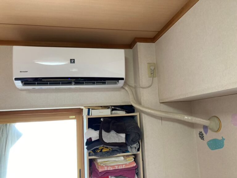 弊社は千葉・東京・埼玉のエリアで、　　　　　　　家庭用壁掛けエアコン『取付け／取外し／移設／クリーニング』　　　　　　　業務用エアコンクリーニング『1方向／4方向』これらを主軸で活動しています。　　　　　　　　　我々はお客様満足度を第一に考え、品質／接遇にこだわって1件1件こなしています。　　　　　　　　　　今回は7月28日のエアコンの取付施工実績です。