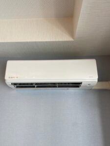 弊社は千葉・東京・埼玉のエリアで、　　　　　　　家庭用壁掛けエアコン『取付け／取外し／移設／クリーニング』　　　　　　　業務用エアコンクリーニング『1方向／4方向』これらを主軸で活動しています。　　　　　　　　　我々はお客様満足度を第一に考え、品質／接遇にこだわって1件1件こなしています。　　　　　　　　　　今回は7月29日のエアコンの入れ替え施工実績です。