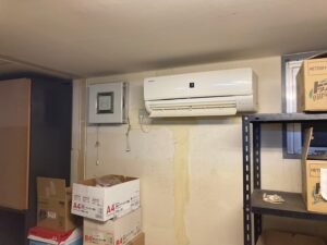 弊社は千葉・東京・埼玉のエリアで、　　　　　　　家庭用壁掛けエアコン『取付け／取外し／移設／クリーニング』　　　　　　　業務用エアコンクリーニング『1方向／4方向』これらを主軸で活動しています。　　　　　　　　　我々はお客様満足度を第一に考え、品質／接遇にこだわって1件1件こなしています。　　　　　　　　　　今回は7月27日のエアコンの取付け施工実績です。