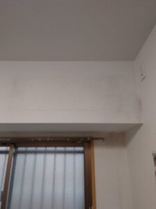 弊社は千葉・東京・埼玉のエリアで、　　　　　　　家庭用壁掛けエアコン『取付け／取外し／移設／クリーニング』　　　　　　　業務用エアコンクリーニング『1方向／4方向』　　　これらを主軸で活動しています。　　　　　　　　　我々はお客様満足度を第一に考え、品質／接遇にこだわって1件1件こなしています。　　　　　　　　　　今回は7月21日のエアコン取外しの施工実績です。