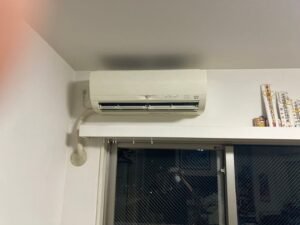 弊社は千葉・東京・埼玉のエリアで、　　　　　　　家庭用壁掛けエアコン『取付け／取外し／移設／クリーニング』　　　　　　　業務用エアコンクリーニング『1方向／4方向』　　　　　　これらを主軸で活動しています。　　　　　　　　　我々はお客様満足度を第一に考え、品質／接遇にこだわって1件1件こなしています。　　　　　　　　　　今回は7月17 日のエアコン入れ替え１台と取付け1台の施工実績です。