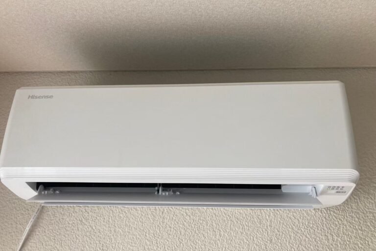 弊社は千葉・東京・埼玉のエリアで、　　　　　　　家庭用壁掛けエアコン『取付け／取外し／移設／クリーニング』　　　　　　　業務用エアコンクリーニング『1方向／4方向』　　　　　　これらを主軸で活動しています。　　　　　　　　　我々はお客様満足度を第一に考え、品質／接遇にこだわって1件1件こなしています。　　　　　　　　　　今回は7月16日は取付け2台の施工実績です。