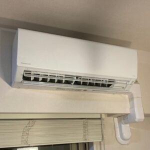 弊社は千葉・東京・埼玉のエリアで、　　　　　　　家庭用壁掛けエアコン『取付け／取外し／移設／クリーニング』　　　　　　　業務用エアコンクリーニング『1方向／4方向』これらを主軸で活動しています。　　　　　　　　　我々はお客様満足度を第一に考え、品質／接遇にこだわって1件1件こなしています。　　　　　　　　　　今回は7月24日のエアコン入れ替えの施工実績です。